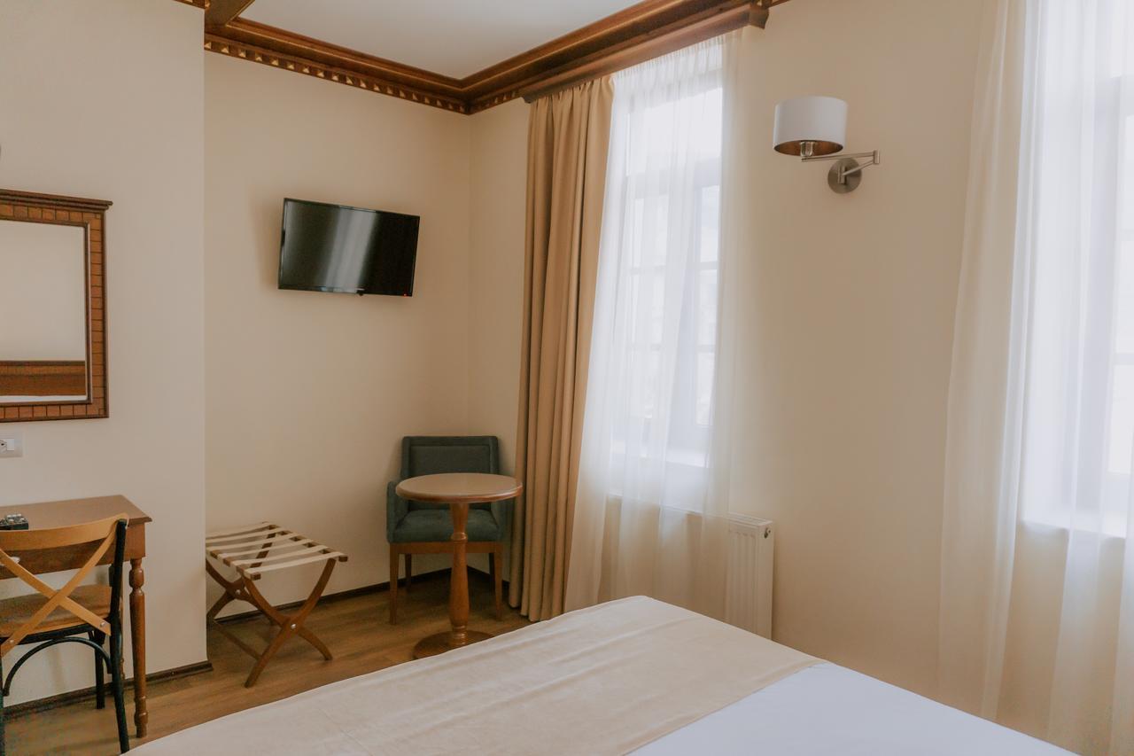 Hotel Argjiro Гирокастра Экстерьер фото